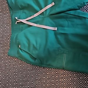 Figs joggers size Lg